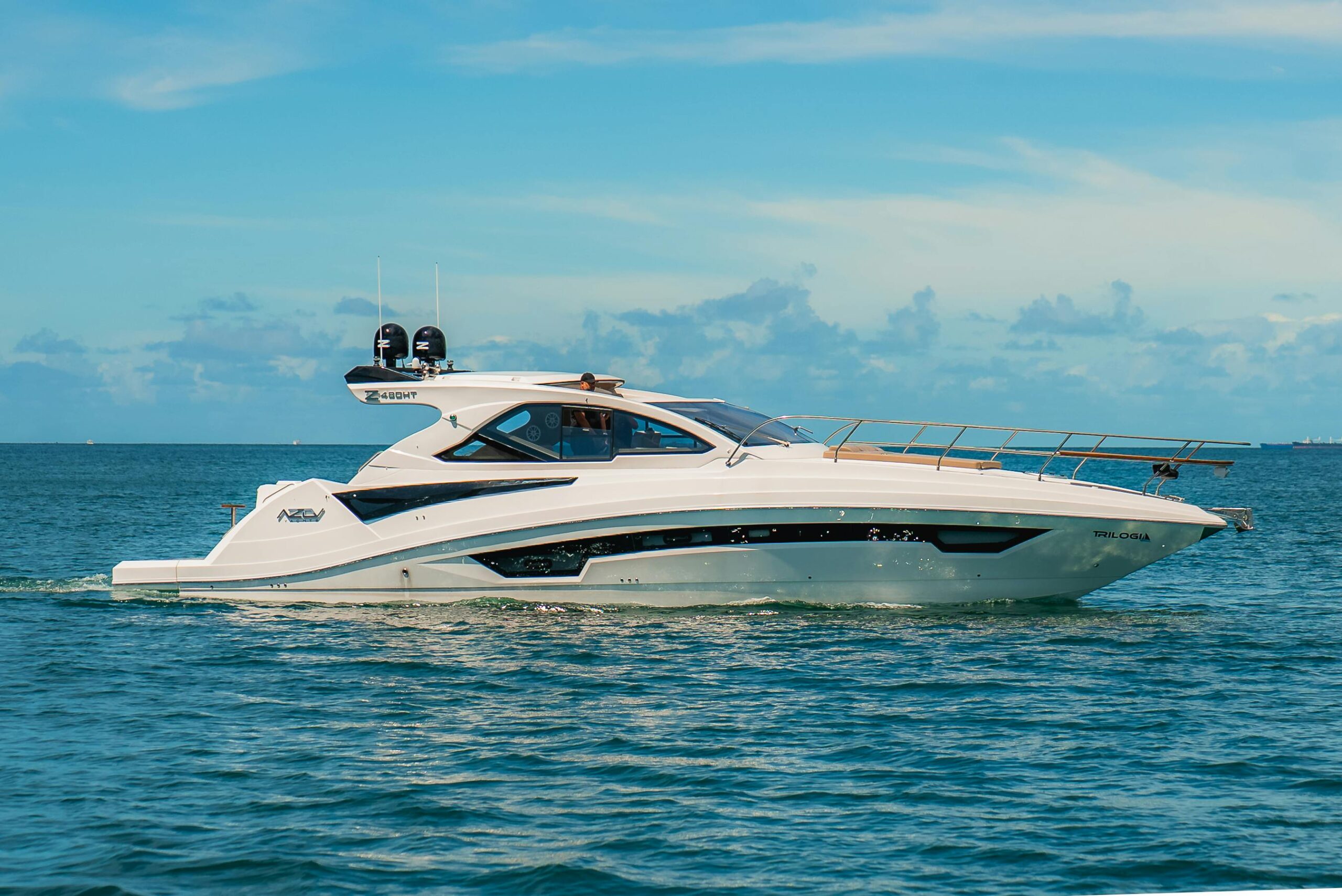 Z480HT navegando em mar aberto